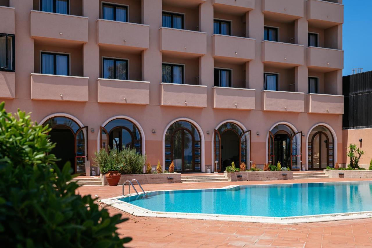 Palm Beach Club Hotel Casteldaccia Exteriör bild