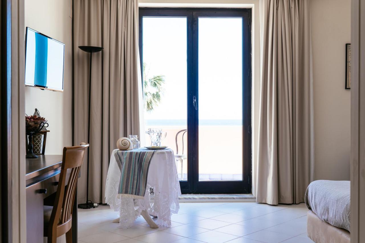 Palm Beach Club Hotel Casteldaccia Exteriör bild
